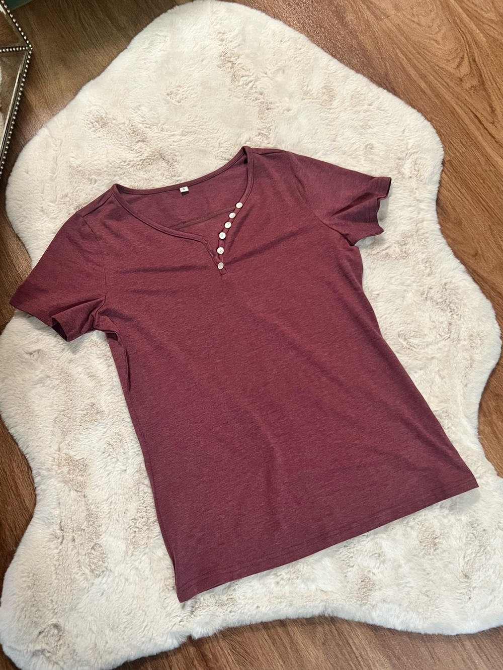 Women’s Short Sleeve Button-Accent V-Neck Top - Burgundy